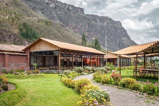 Complejo gastronómico y jardines comunitarios PARWA en Lamay